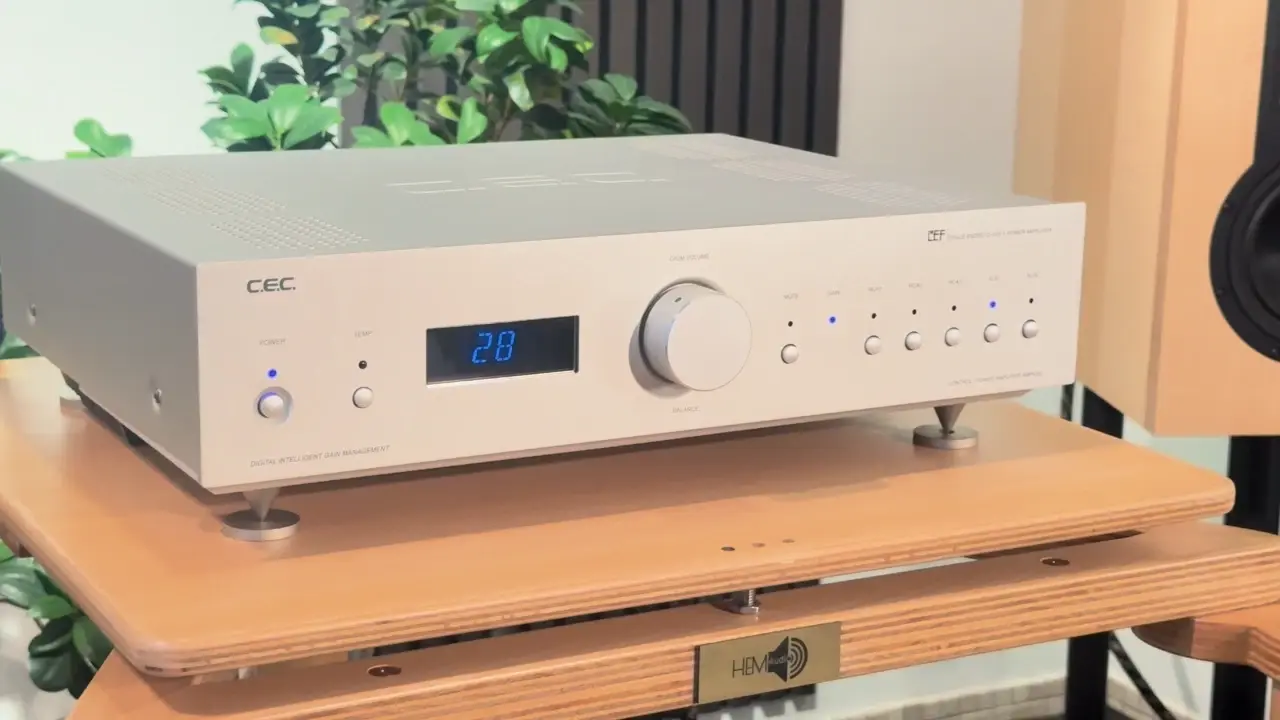 C.E.C. AMP 6300